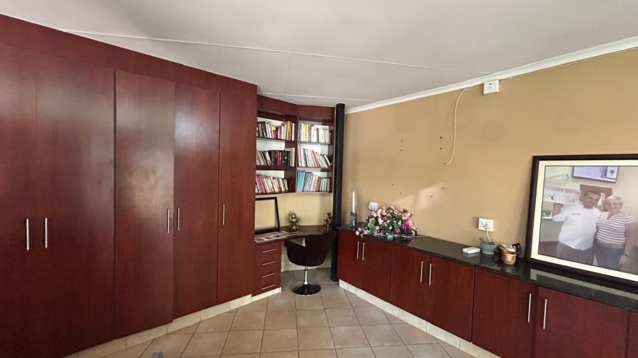 Commercial Property for Sale in Zuurplaat A H North West
